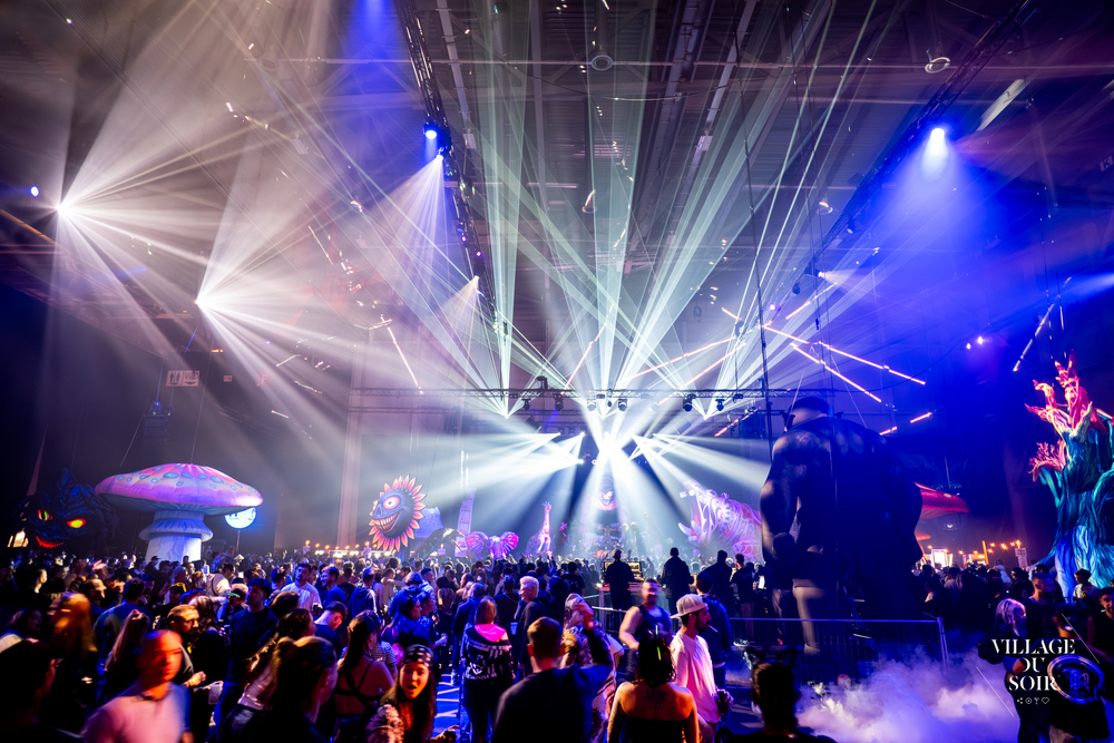 Ambiance lumineuse immersive lors d’un événement au Palexpo pour le Village du Soir