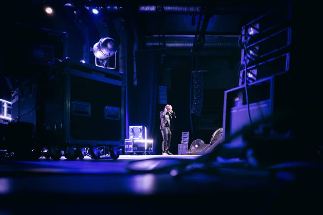 régie audiovisuelle son lumière Skynight salle transformée en salle de spectacle