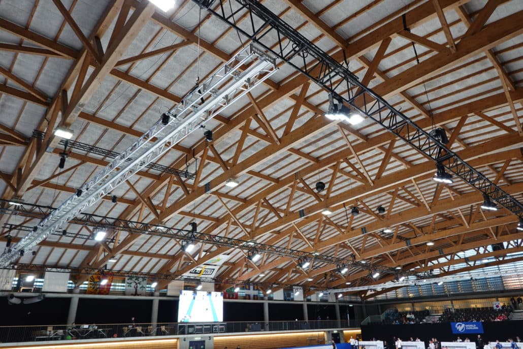 Aluminum structures and CHROMATIC Boston floodlights installed above the curling rinks in Geneva