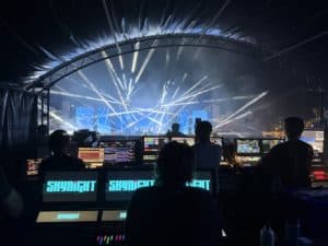 Régie technique SKYNIGHT face à la scène principale pendant un show du Venoge Festival 2026